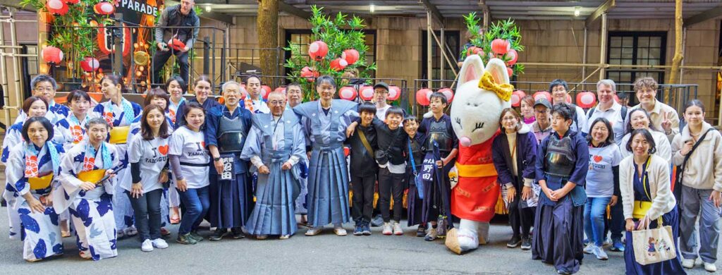 パレードを終えて県人会と記念撮影